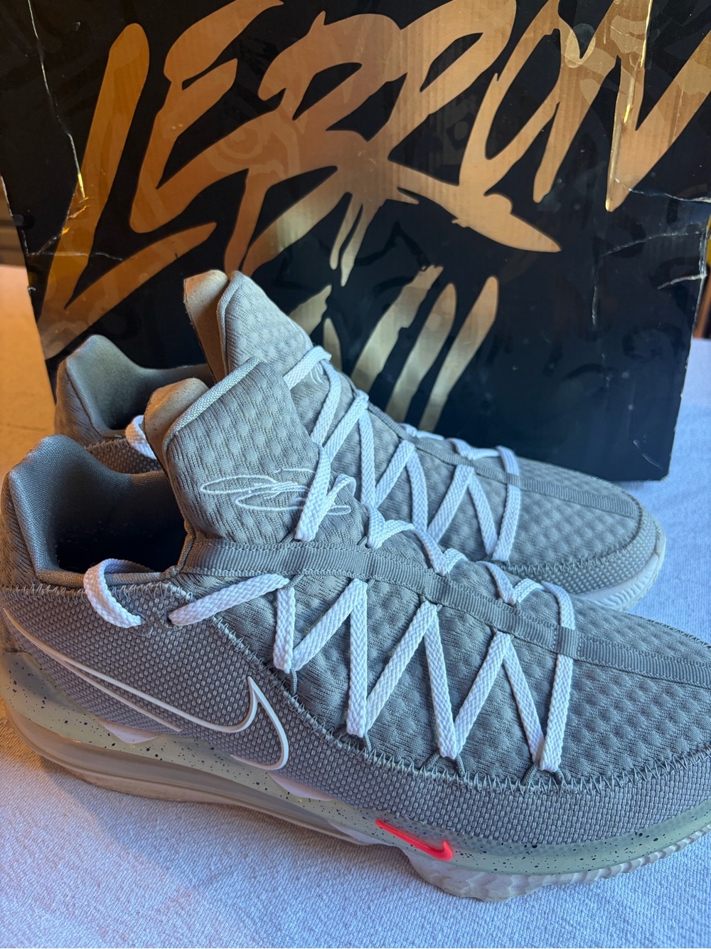Nike Men’s LeBron 17 Low Top Particle Grey Basketball Shoes